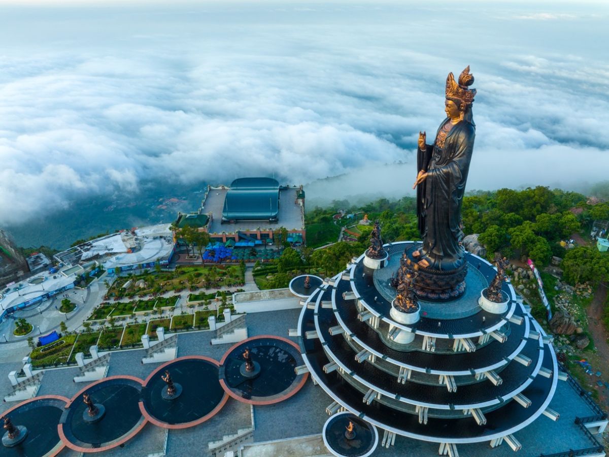 truyen-thuyet-linh-son-thanh-mau-gan-lien-voi-nui-ba-den