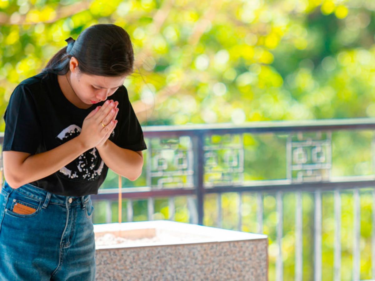 Trang phục lịch sự khi vào lễ nơi đền chùa