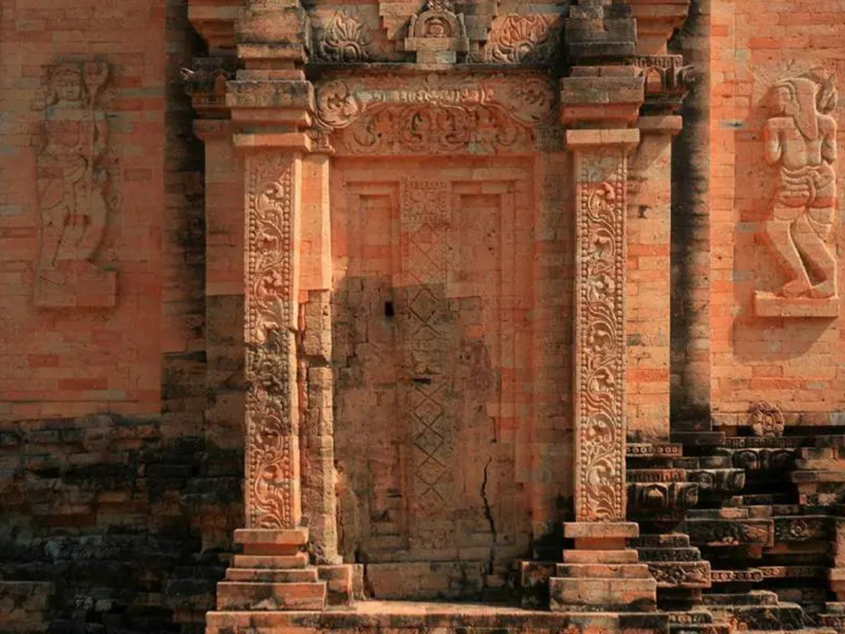 Nghệ thuật chạm khắc trên Tháp Chóp Mạt thể hiện kỹ thuật điêu khắc thời Óc Eo