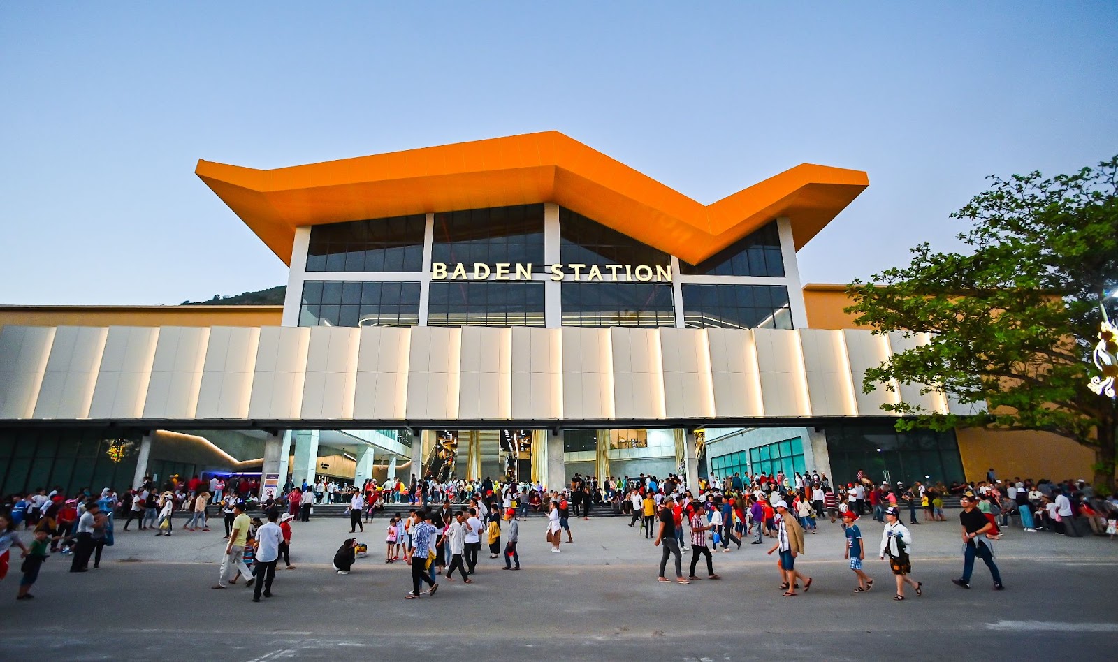 Kiến trúc ấn tượng của nhà ga Bà Đen.