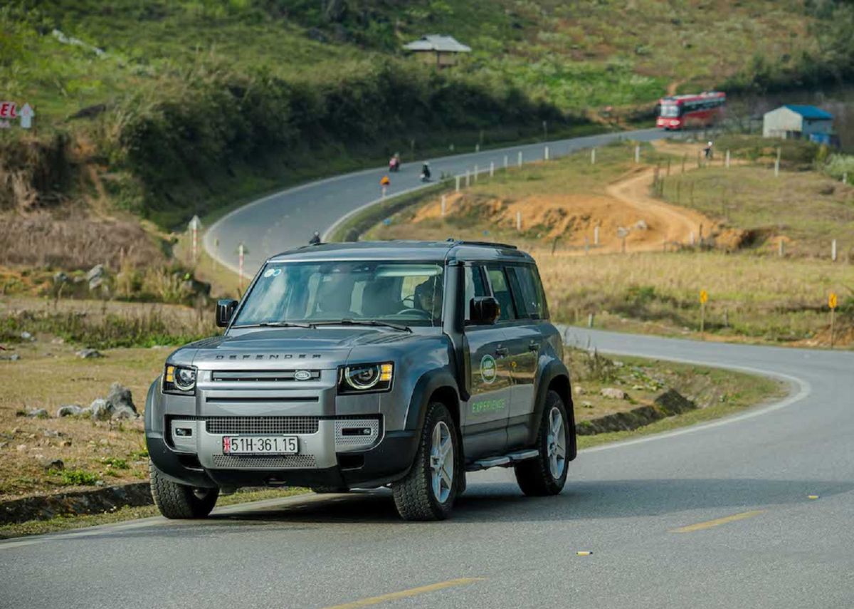 Với phương tiện ô tô tự lái, du khách sẽ làm chủ lịch trình khám phá của mình.