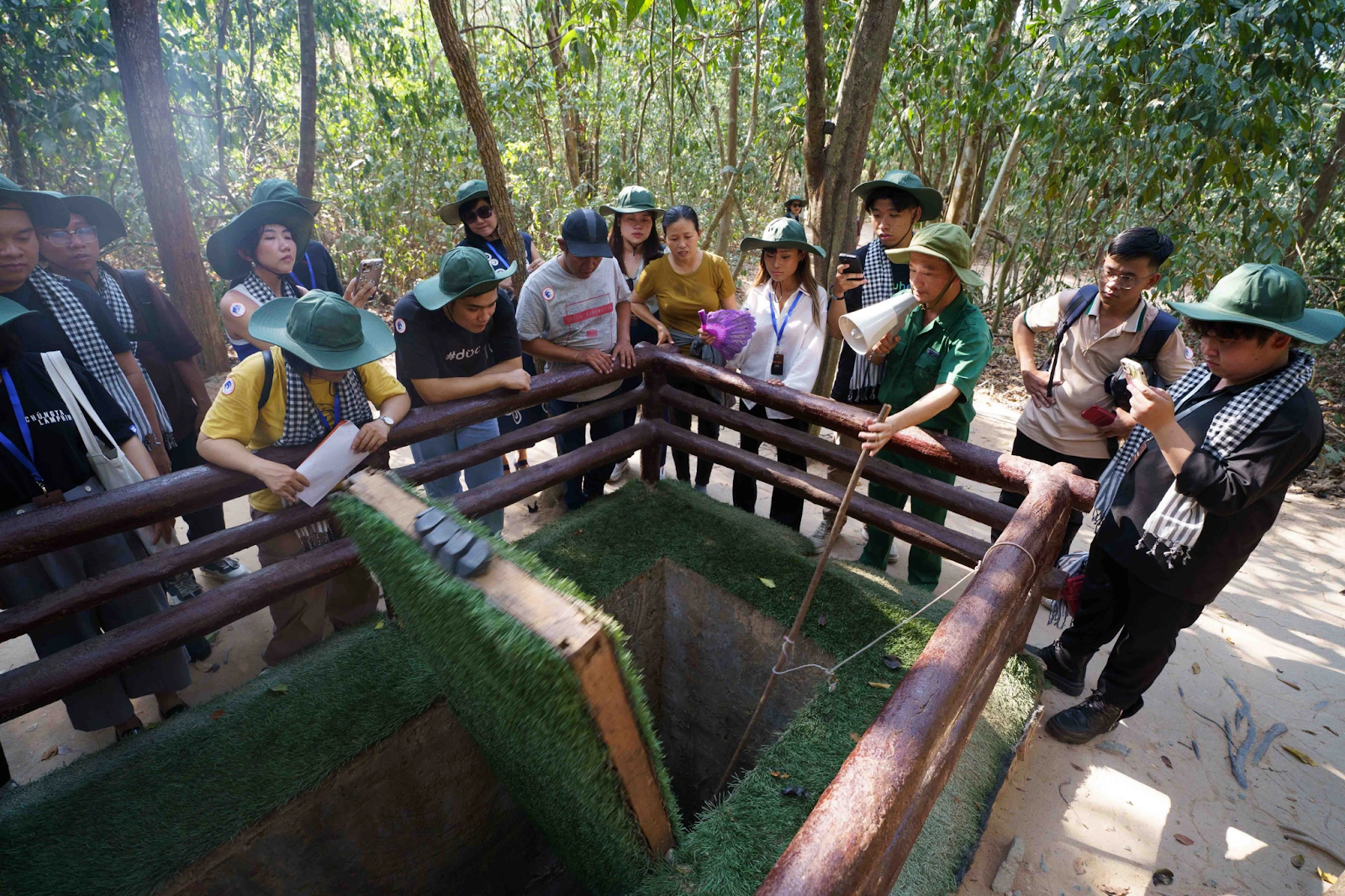 Tham quan địa đạo Củ Chi là hoạt động ý nghĩa để hiểu về lịch sử, nhớ về cội nguồn.
