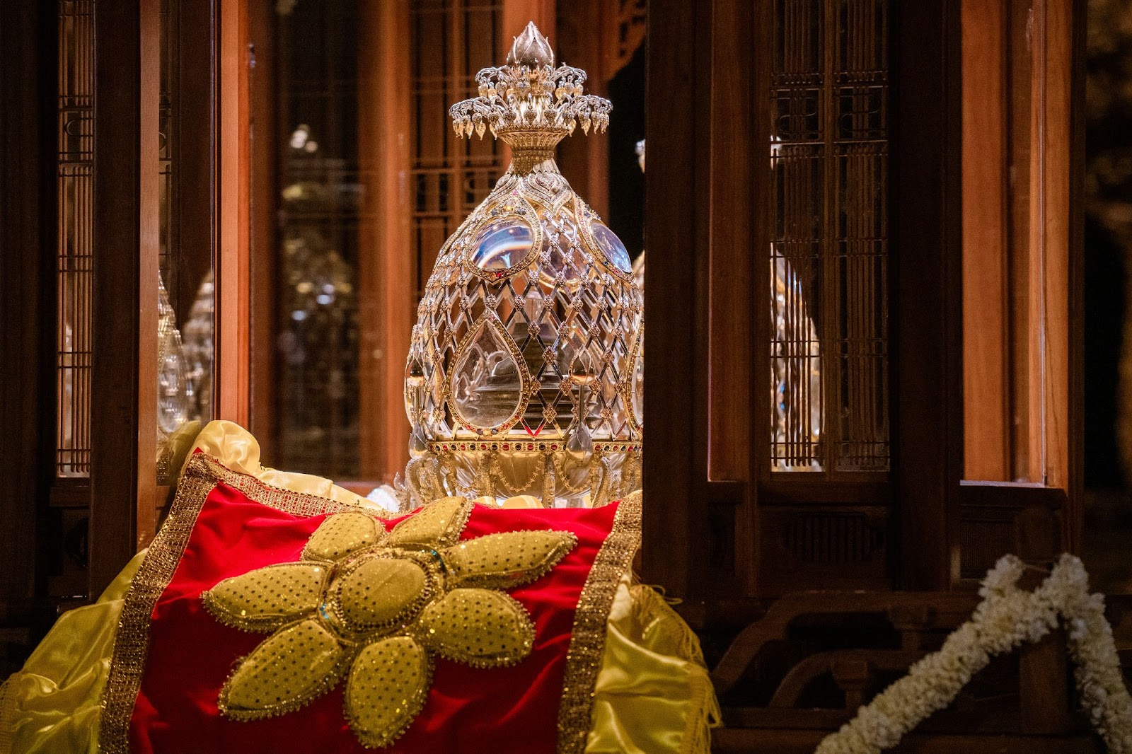 Xá lợi Đức Phật Thích Ca từ Ấn Độ được cung rước về núi Bà Đen trong Lễ Phật Đản 2025.