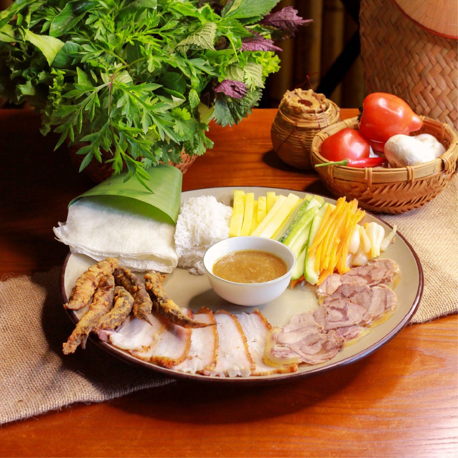 Bánh tráng phơi sương Trảng Bàng mang đặc trưng rất riêng của Tây Ninh.