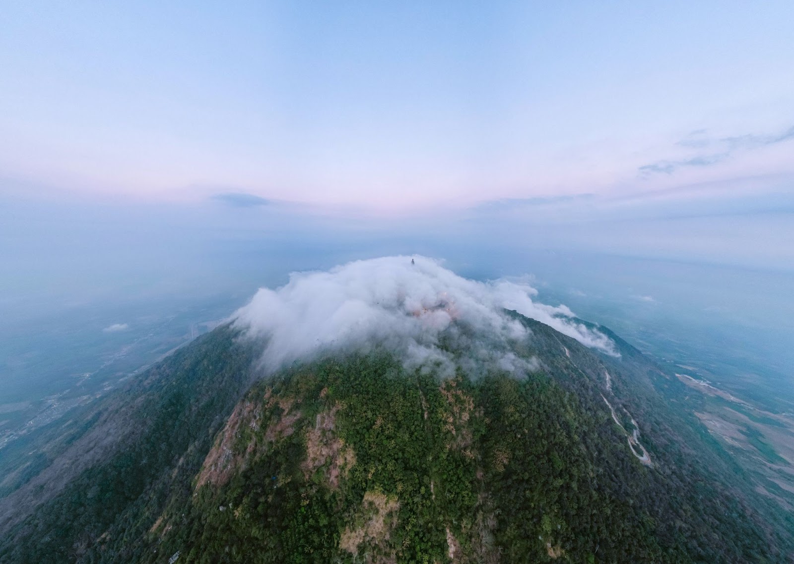 Tây Ninh sở hữu không gian sinh thái đa dạng hấp dẫn khách du lịch.