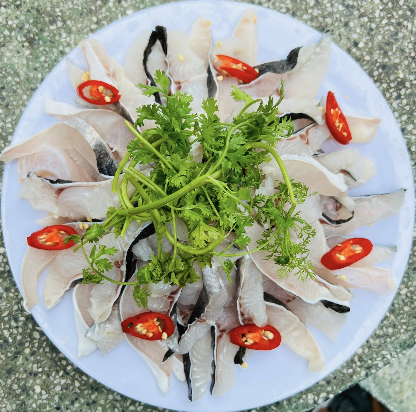 Món ăn tại Sơn Thủy Quán luôn tươi ngon.