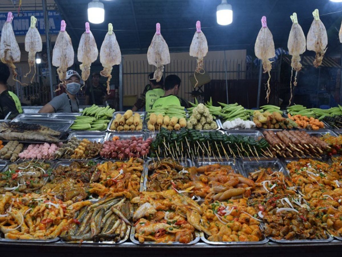 Phố ẩm thực Tây Ninh giao thoa giữa truyền thống và hiện đại thu hút du khách.