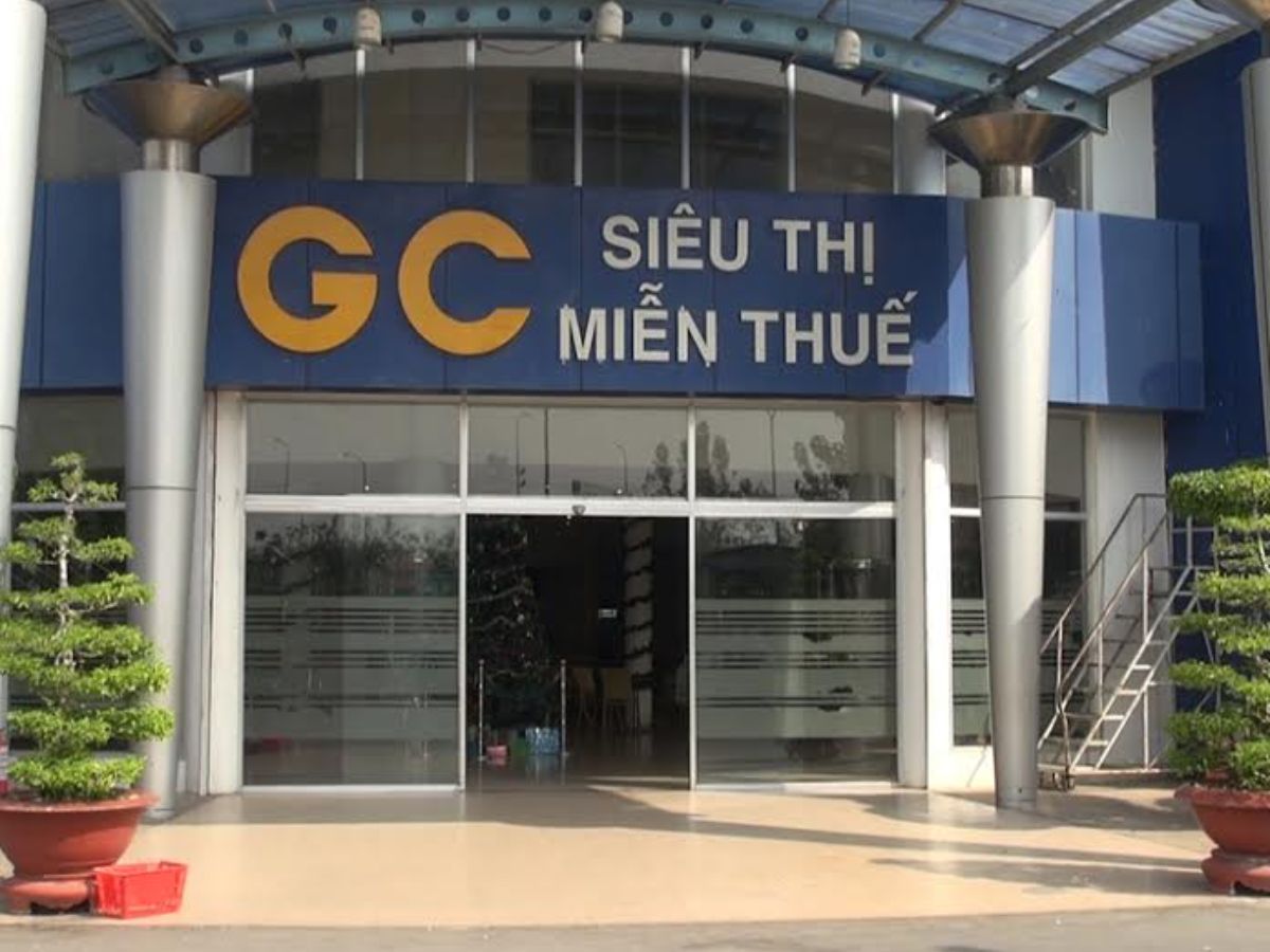 Cửa khẩu Mộc Bài sở hữu nhiều siêu thị miễn thuế.