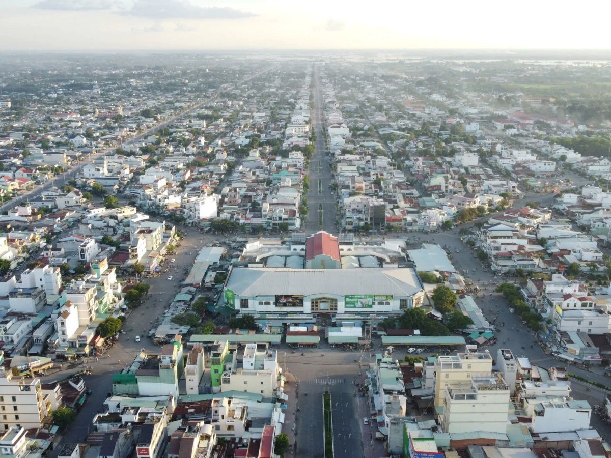 Chợ Long Hoa là ngôi chợ nổi tiếng nhất Tây Ninh.