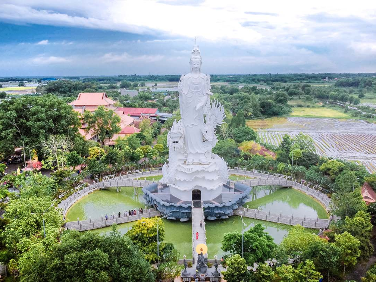 Chùa Thiền Lâm Gò Kén nhìn từ trên cao.