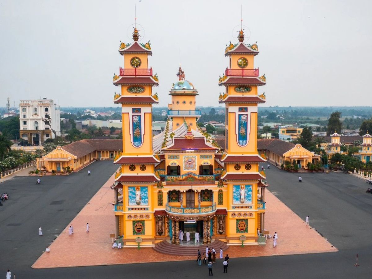 Toàn cảnh tòa Thánh Tây Ninh.