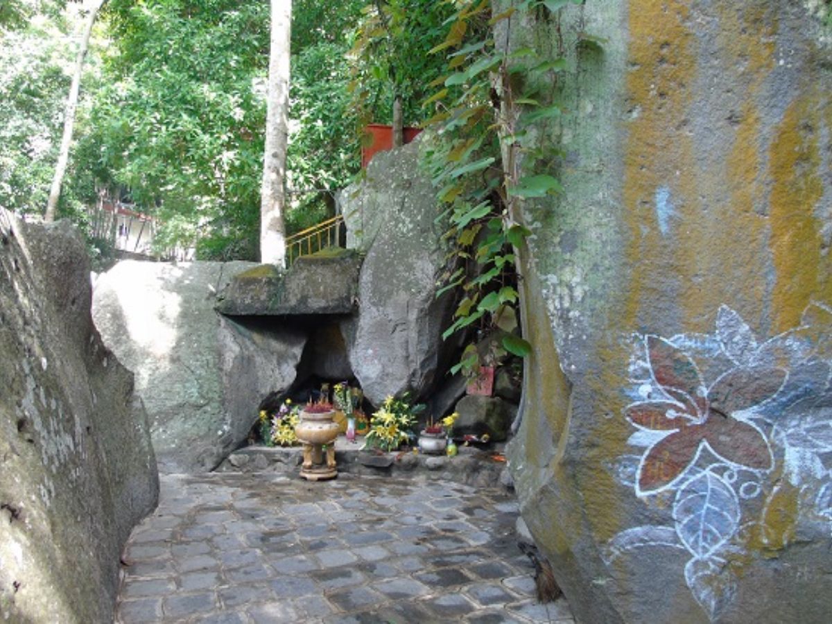 Khám phá động Ba Cô ngay tại chùa Quan Âm