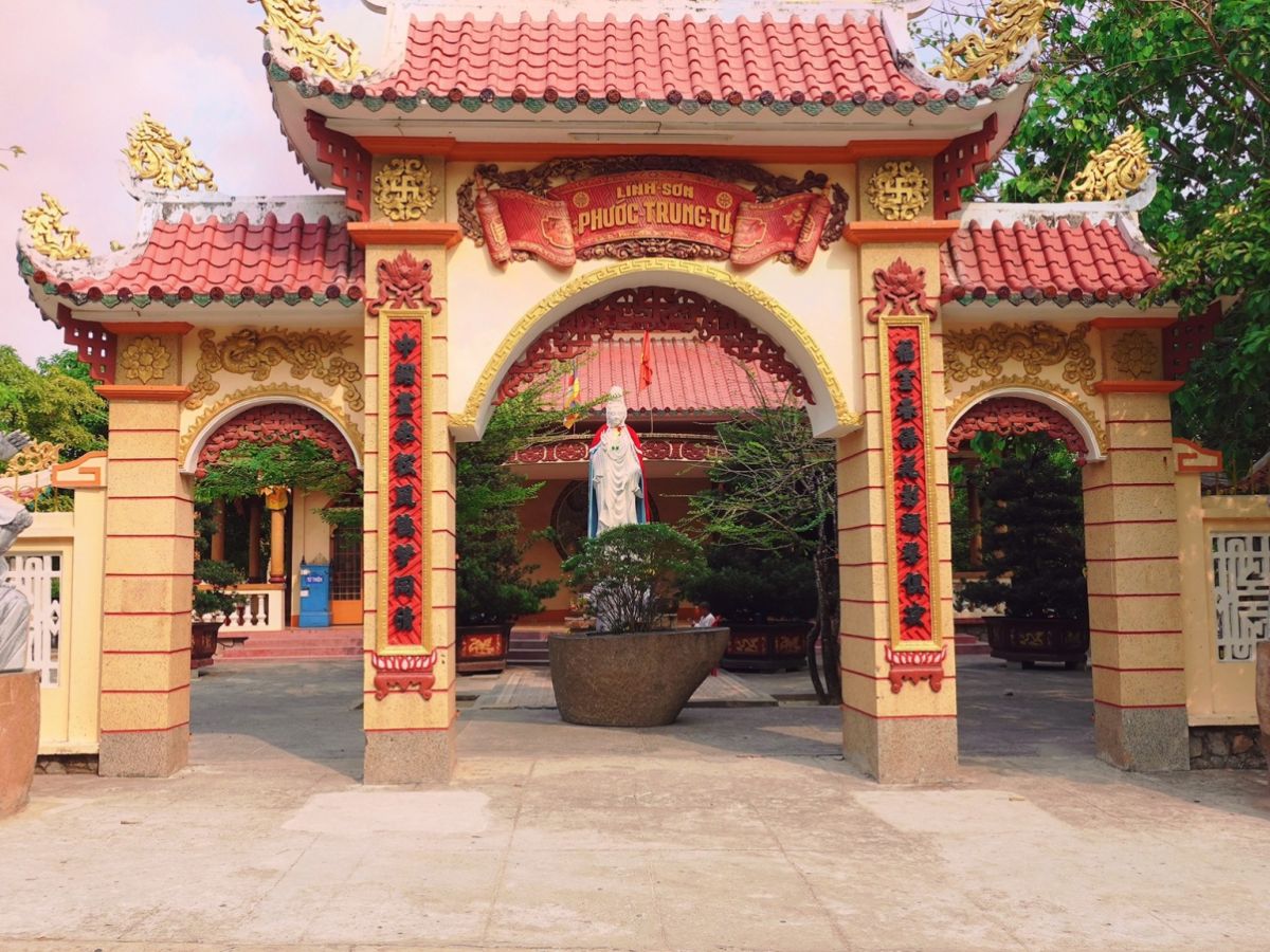 Chùa Linh Sơn Phước Trung Tự tại núi Bà Đen