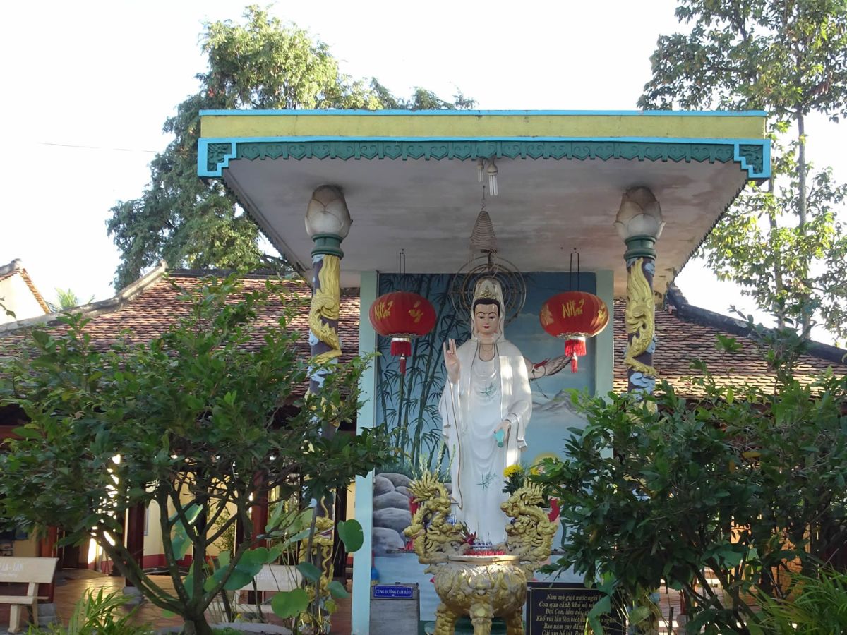 Không gian chùa Phước Lưu thanh tịnh, thư thái.