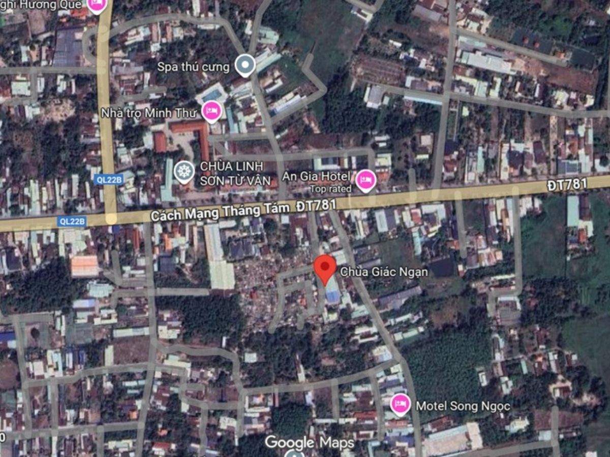 Chùa Giác Ngạn Tây Ninh nằm ở tuyến đường rộng rãi dễ di chuyển cho du khách.