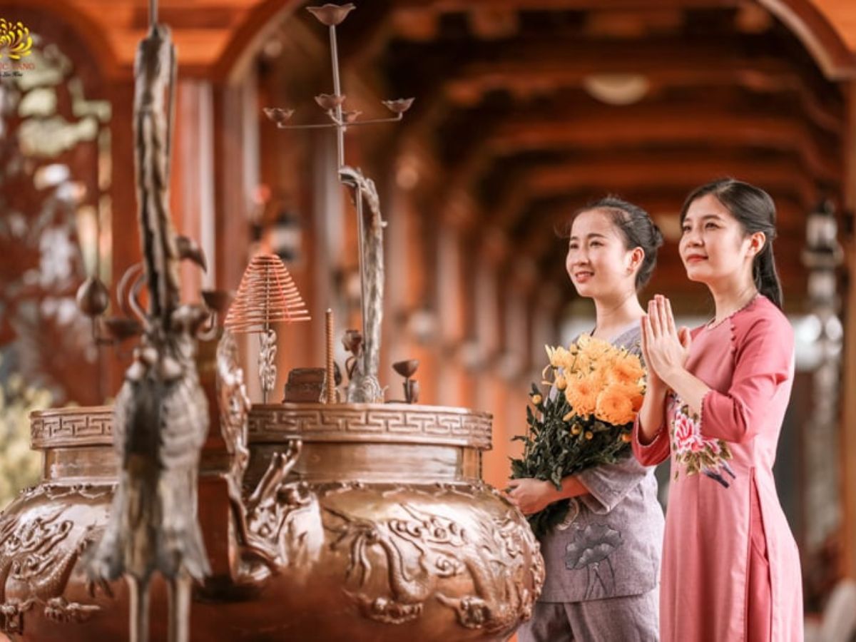 Lưu ý mặc trang phục nhã nhặn khi lễ chùa Phước Lâm Tây Ninh.