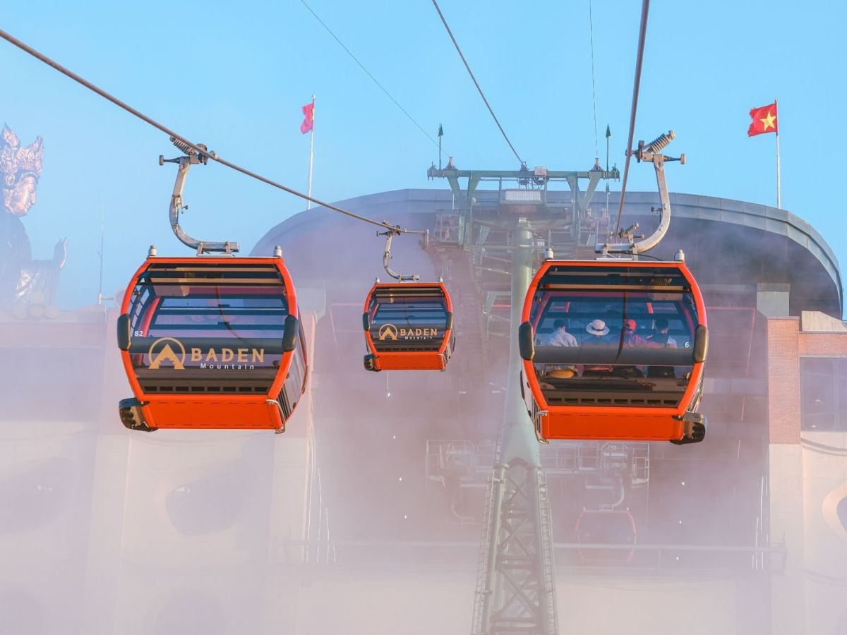 Chiêm bái chùa Tây Pháp kết hợp ngắm cảnh Tây Ninh từ cáp treo Sun World Ba Den.