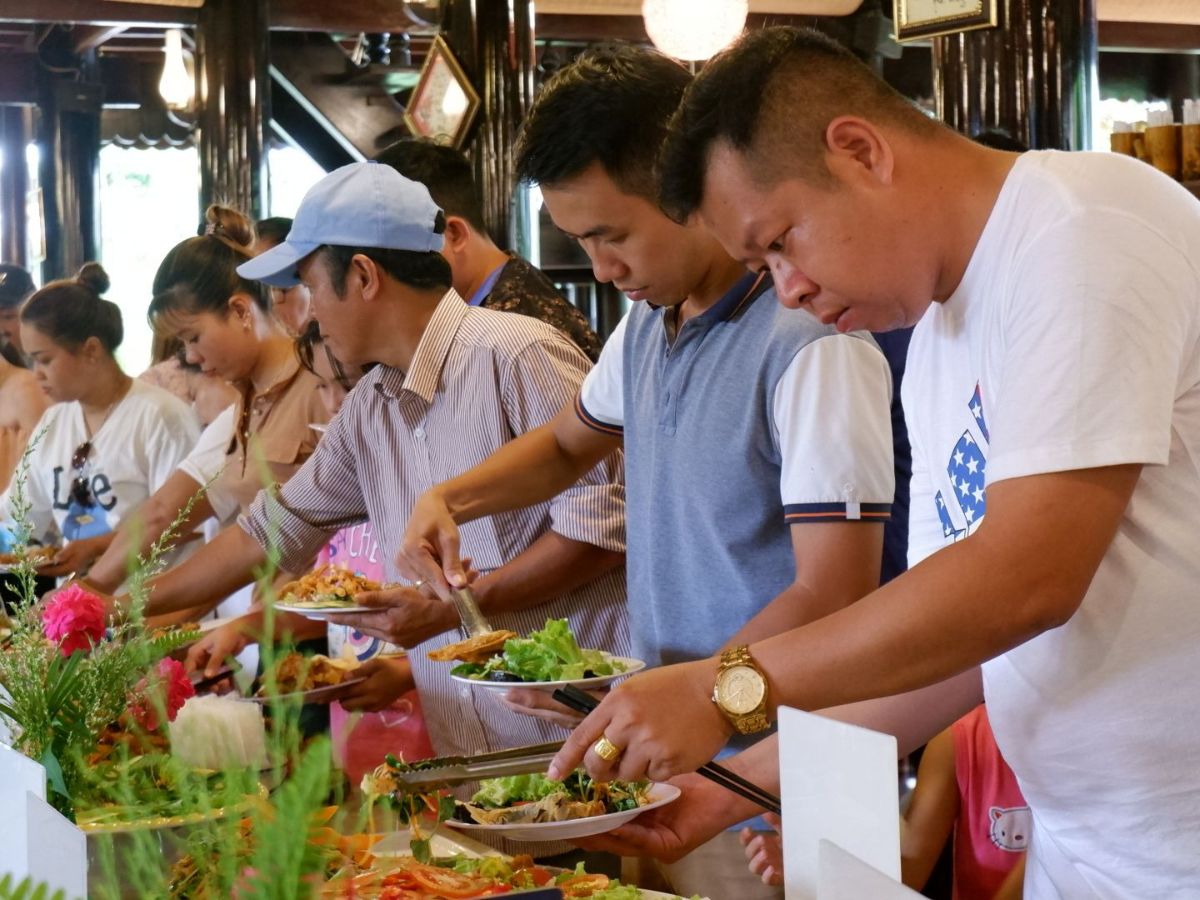 Khám phá ẩm thực chay Tây Ninh trong chuyến chiêm bái chùa Tây Pháp.