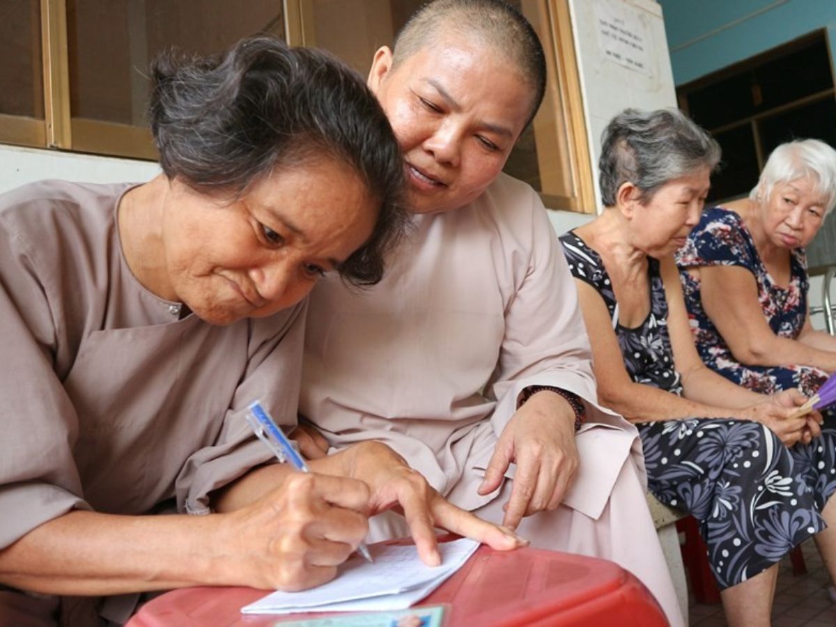 Chùa Tứ Phước là mái nhà an lành cho người già neo đơn, không nơi nương tựa.