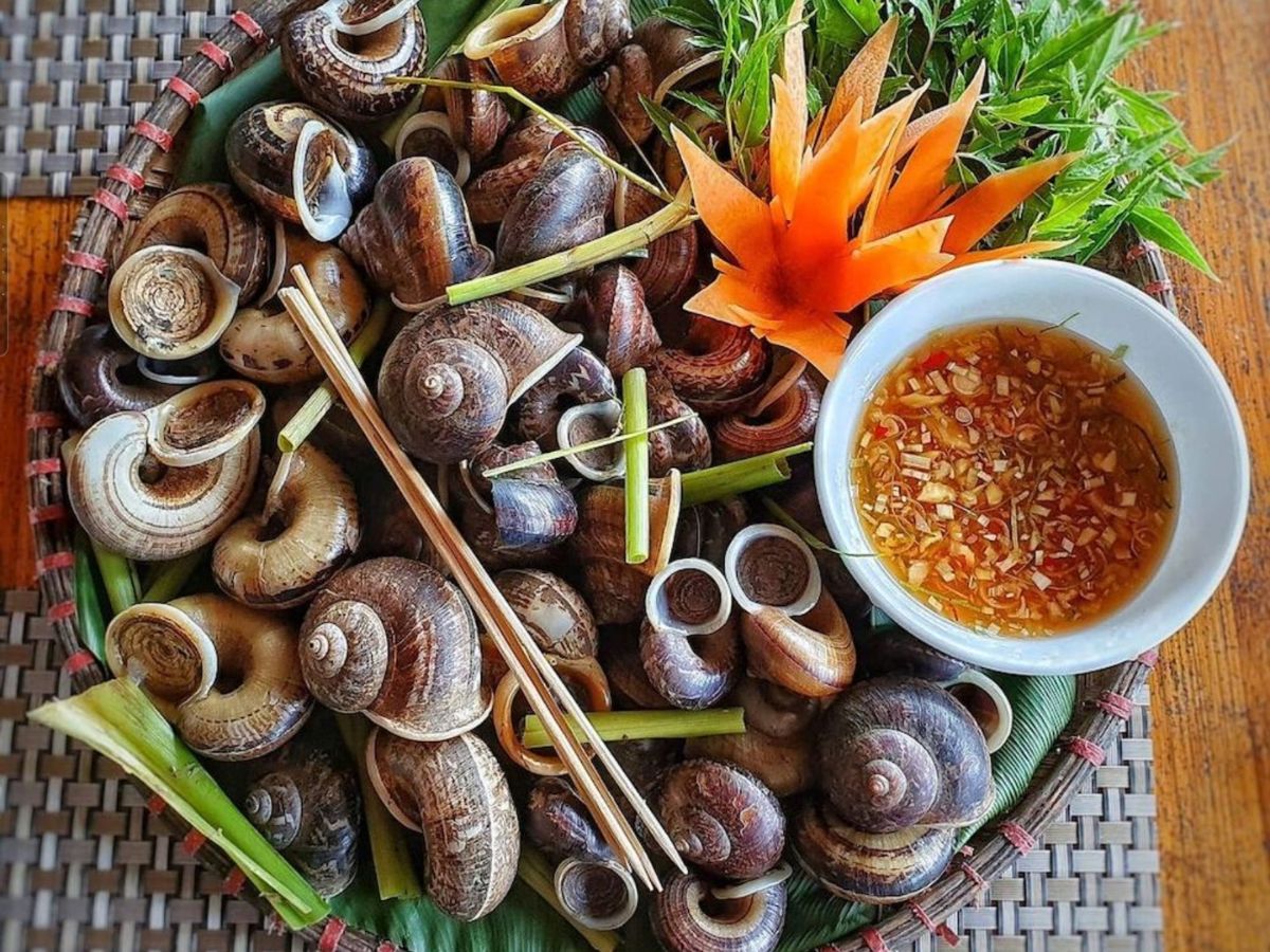 Ẩm thực Bàu Sen quán đậm chất Tây Ninh là bữa tối lý tưởng cho du khách.