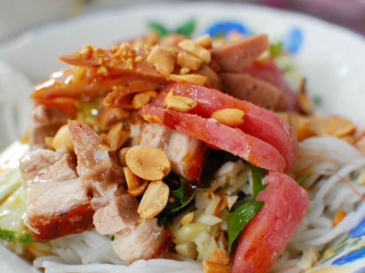 Pomelo spring rolls Tay Ninh is a unique snack with its own flavor of the holy land.