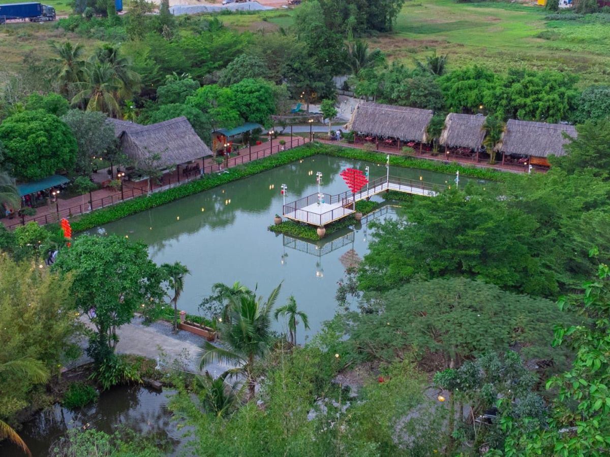 Chọn không gian quán ăn gia đình Tây Ninh với không gian thoáng đãng, gần thiên nhiên.