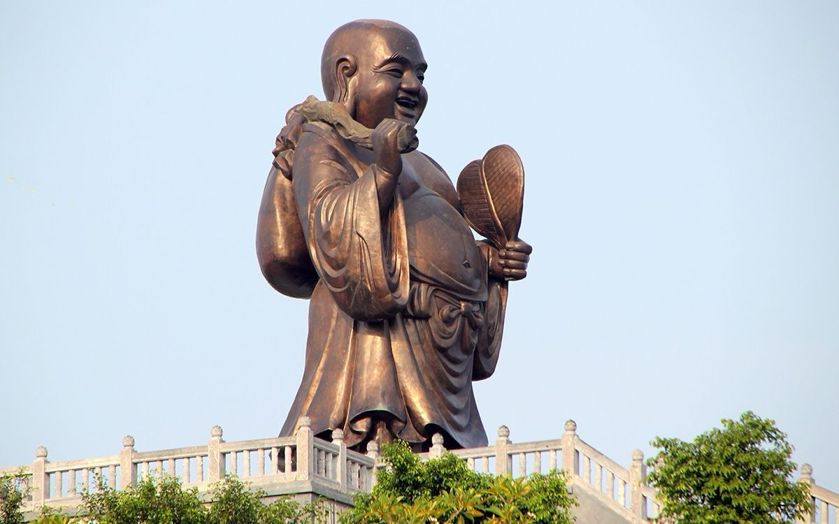 Vietnam’s largest Maitreya Buddha blessing families with peace and good fortune from the hilltop of Bai Dinh Pagoda