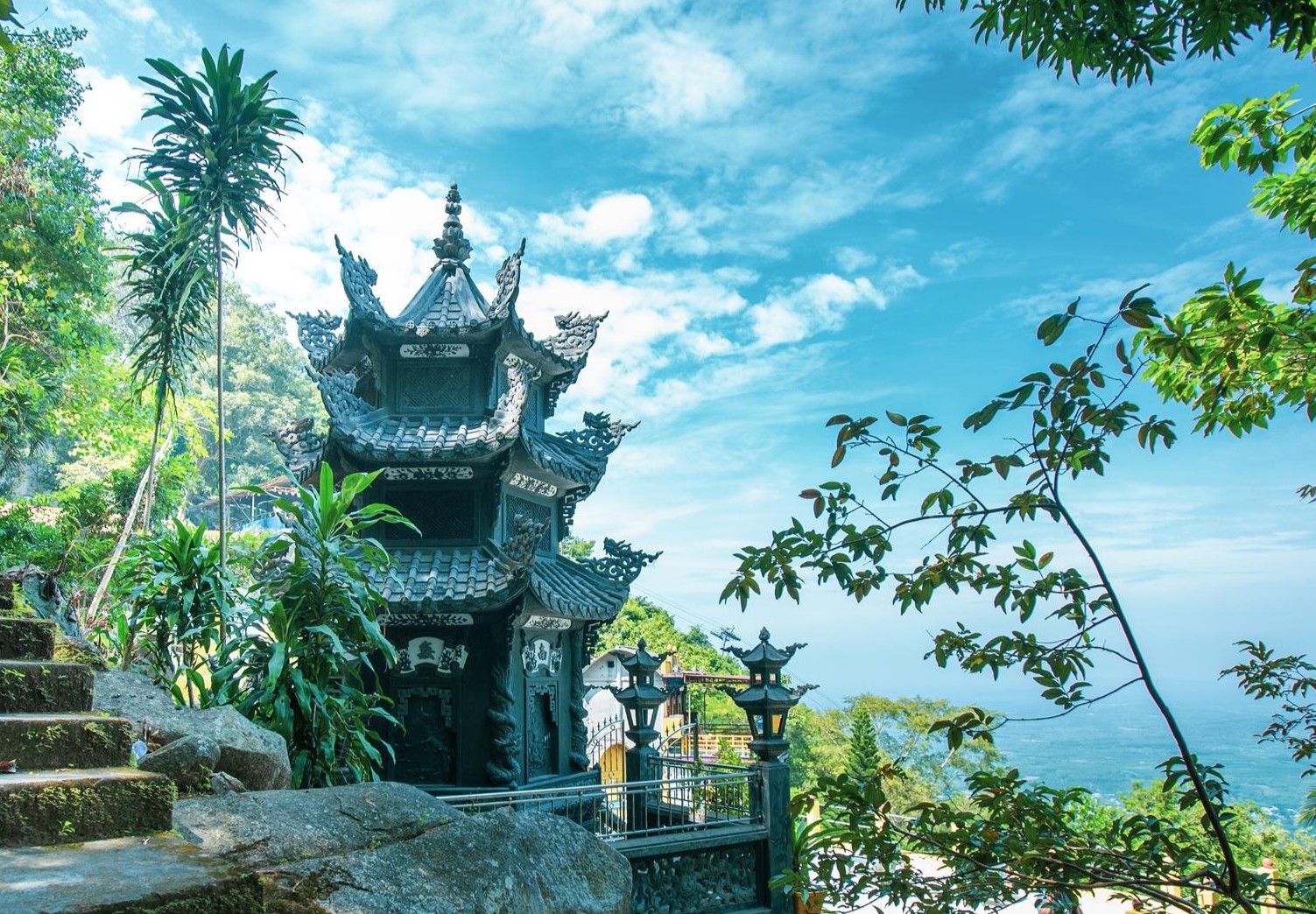 A hidden angle of Buu Quang Pagoda’s charm in Chua Chan mountain