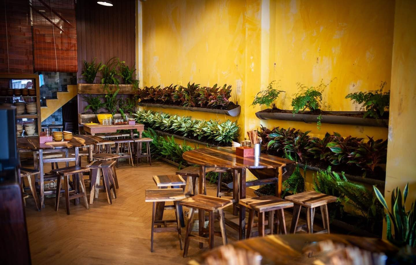 Không gian quán ăn ở Tây Ninh đa dạng với nhiều phong cách khác nhau.