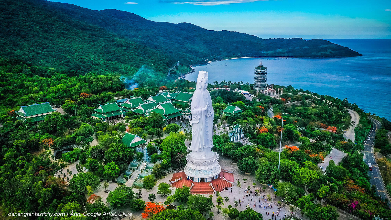 Linh Ung Son Tra with its 67-metre Avalokitesvara statue watching over Da Nang and the sea. (Photo: Collected)