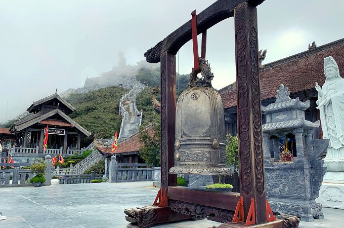 Bich Van Thien Tu rising above the cloudline, where mist and mountain worship meet. (Photo: Collected)