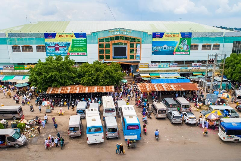 Long Hoa Market is a large market in Tay Ninh with many diverse goods.
