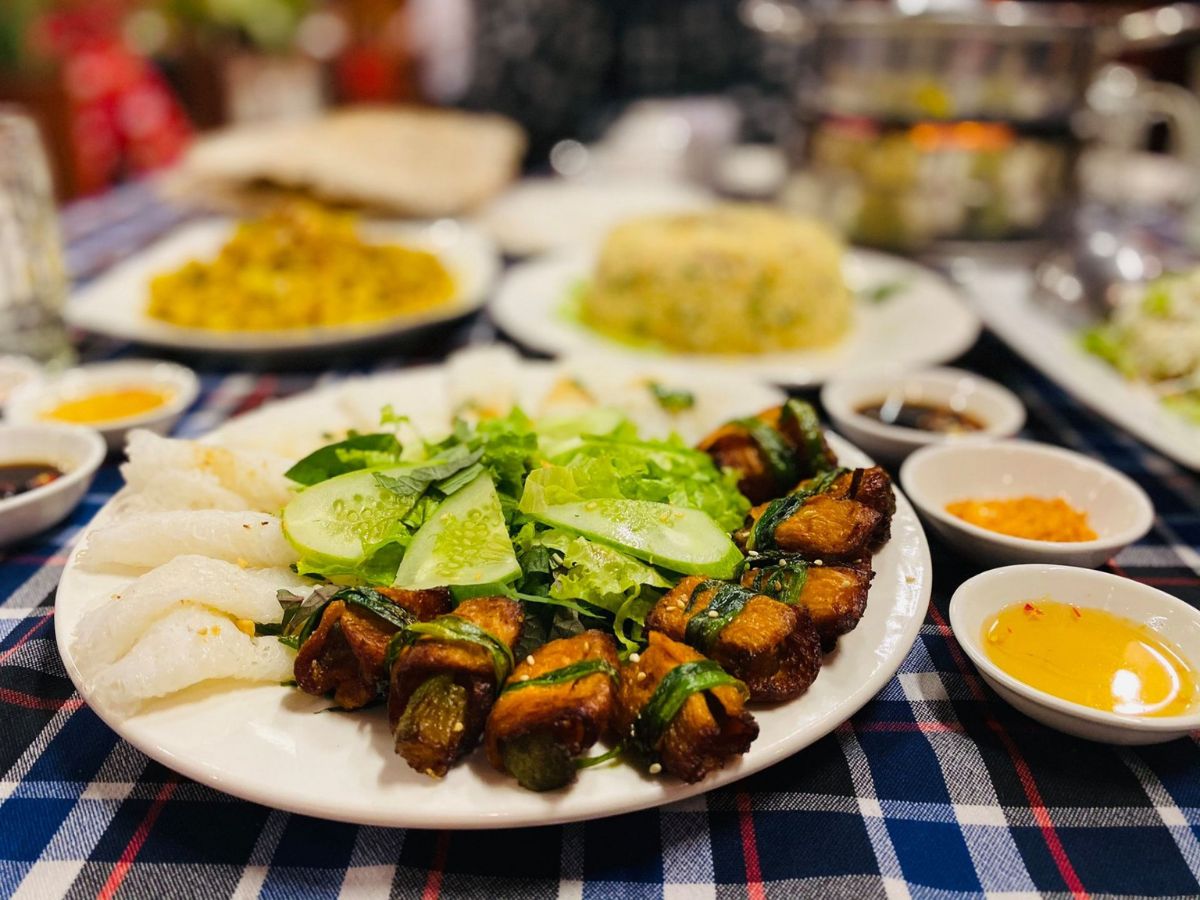Thưởng thức ẩm thực Hòa Thành đặc sắc và đa dạng.