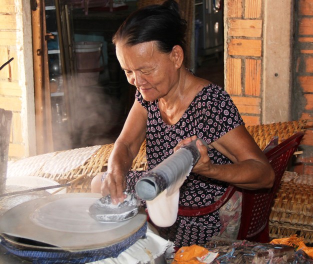 Artisan dew-dried rice paper, crafted the traditional way