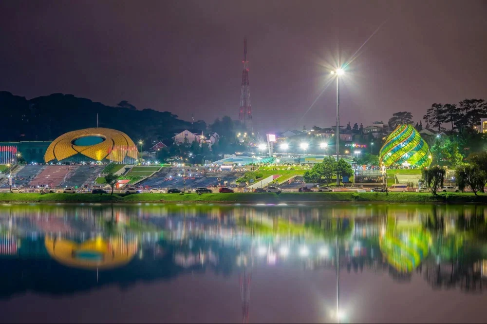 Quảng trường Lâm Viên là biểu tượng của xứ sở ngàn hoa.