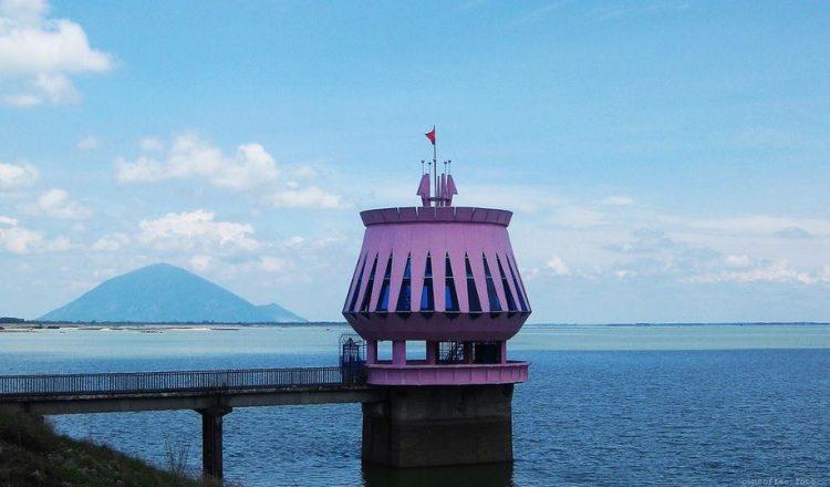 A total area of 27,000 ha and a total volume of 1.5 billion m3