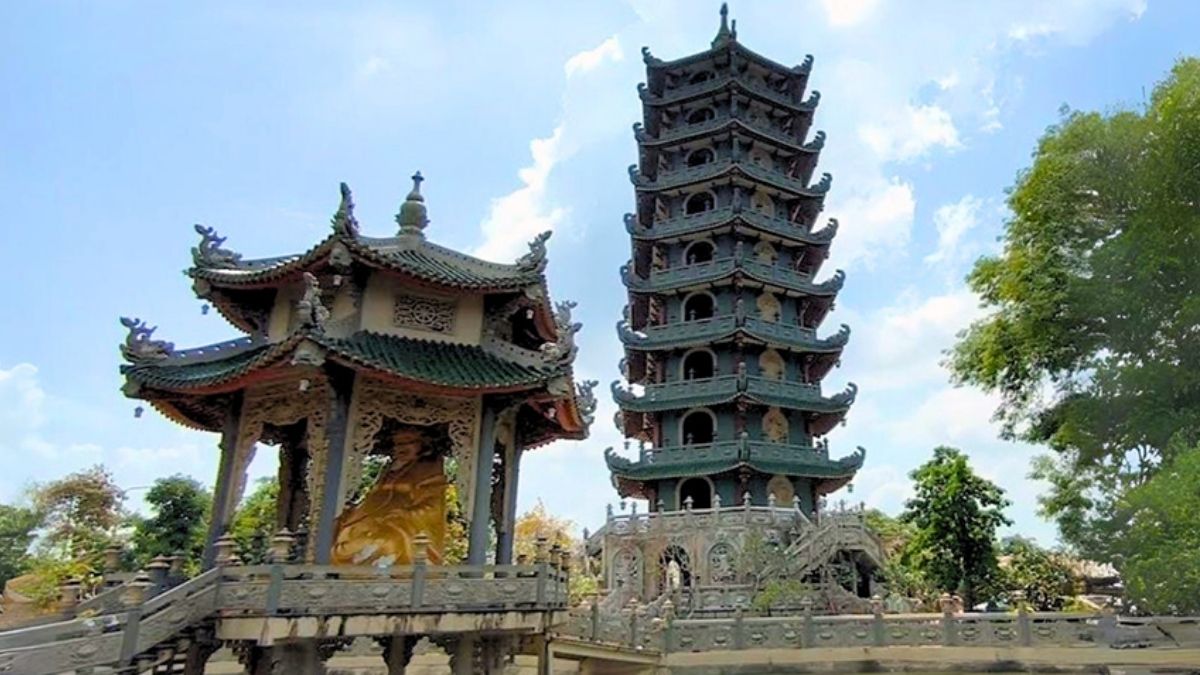 The architecture of Go Ken Pagoda is over 100 years old
