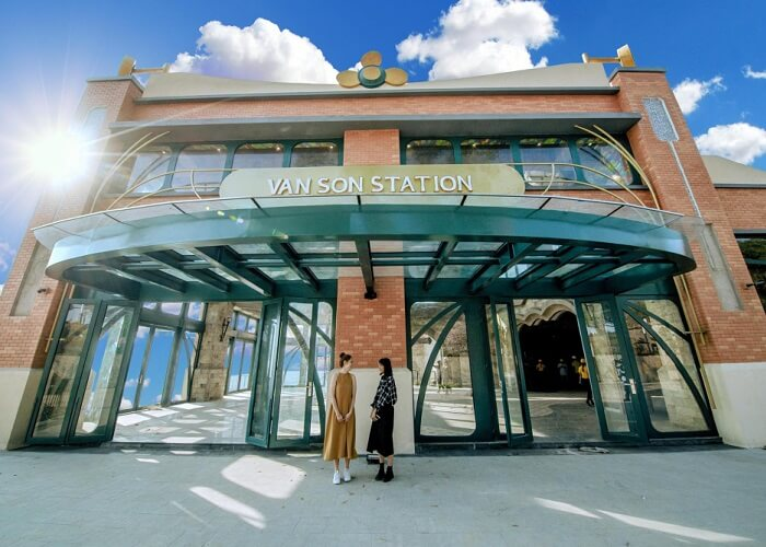 Nhà ga Vân Sơn tại núi Bà Đen.