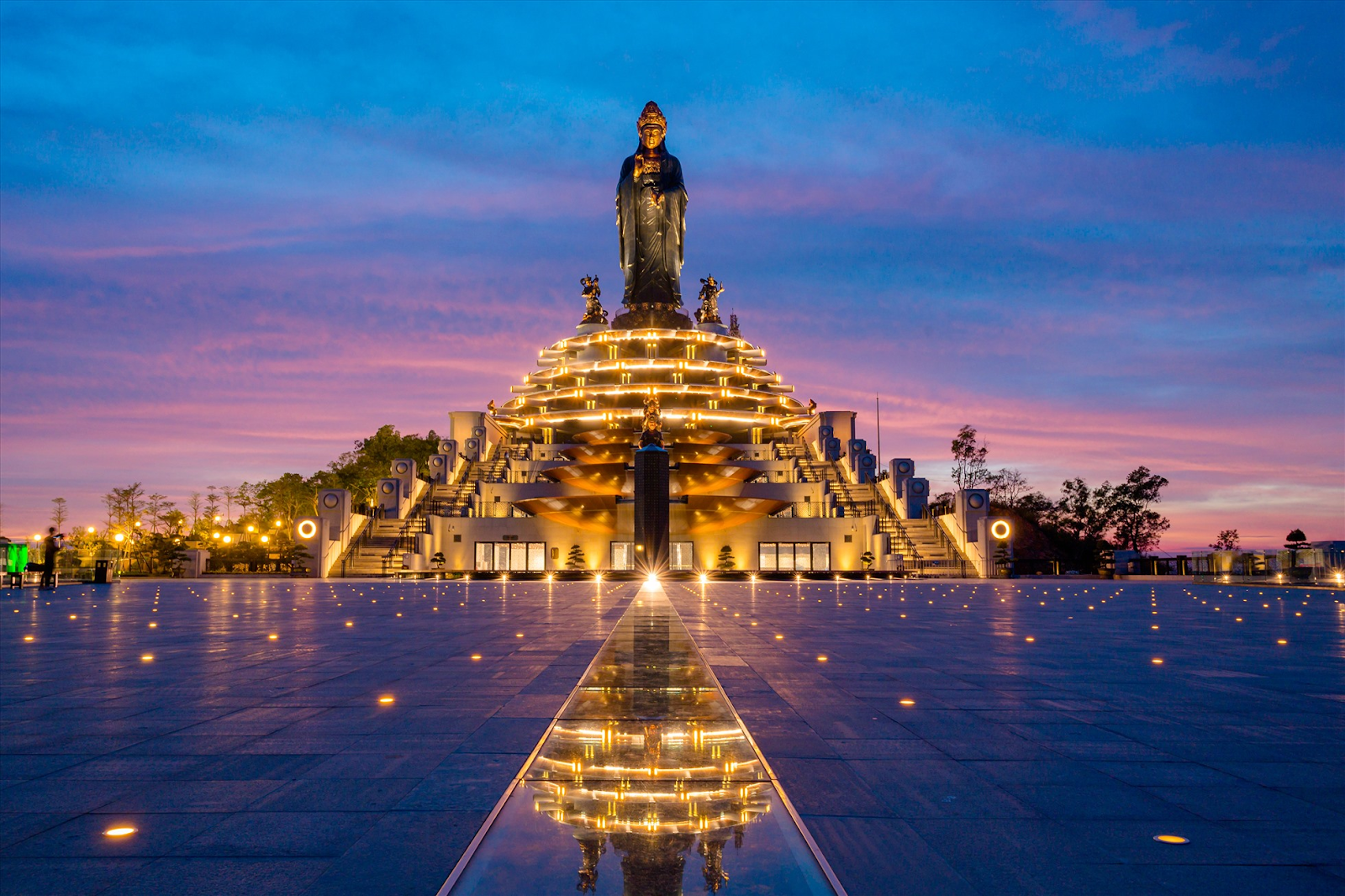 Núi Bà Đen là điểm đến nổi tiếng tại Tây Ninh.