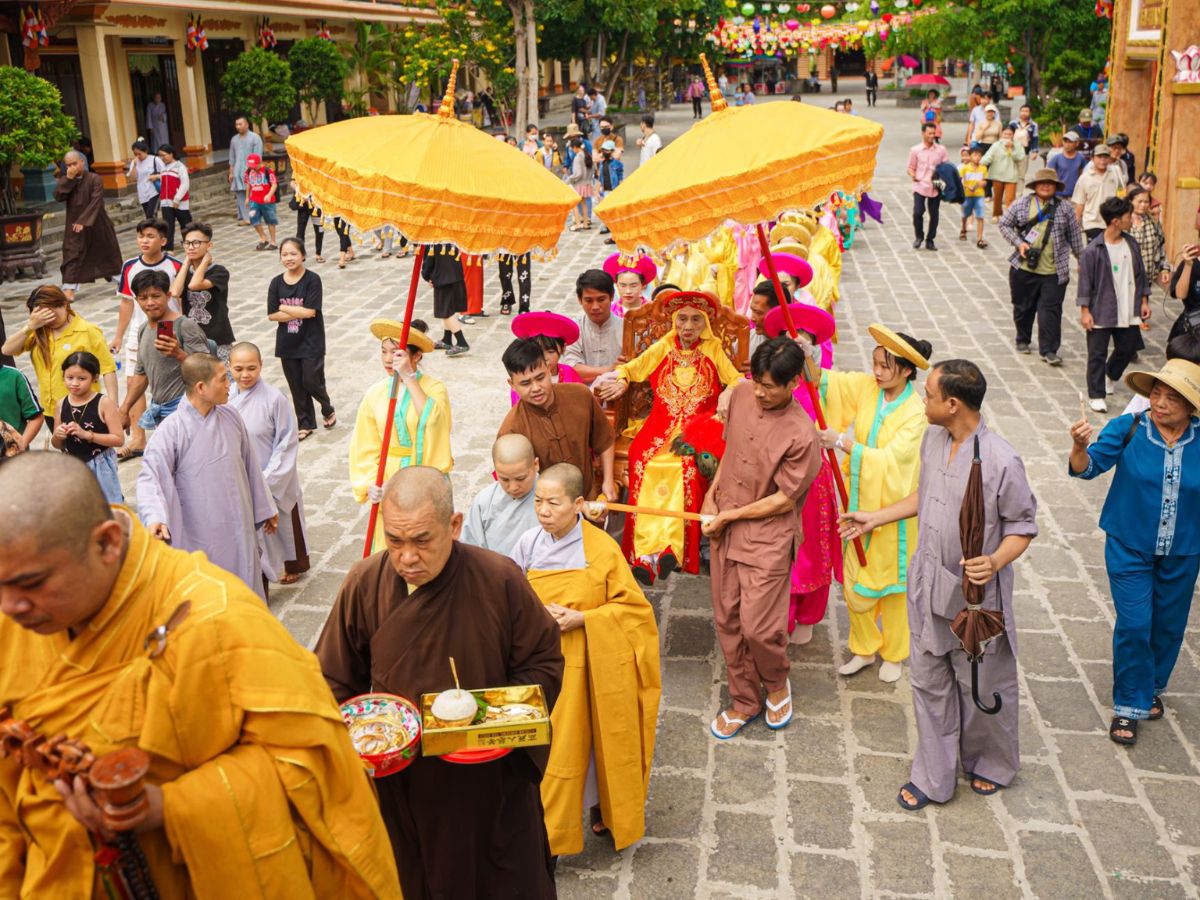 Tháng Giêng là thời điểm nhiều du khách và phật tử đến chiêm bái chùa tại Núi Bà Đen Tây Ninh