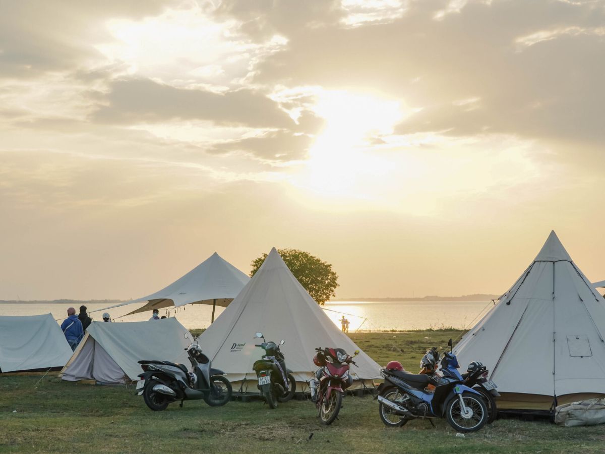 Đi Núi Bà Đen bằng xe máy kết hợp khám phá hồ Dầu Tiếng Tây Ninh.