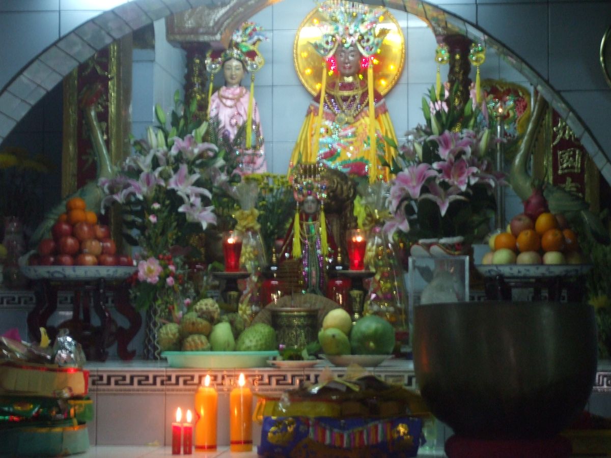 Câu chuyện Linh Sơn Thánh Mẫu kể về nàng Lý Thị Thiên Hương đức hạnh.