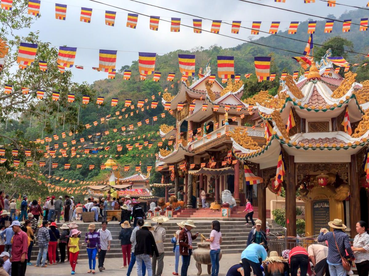 Thời gian lý tưởng nhất để hành hương núi Bà Đen là từ tháng 12 đến tháng 4.