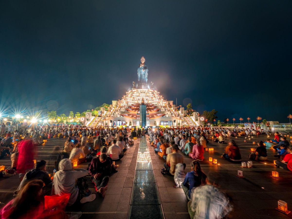 Lễ hội dang đăng trên đỉnh núi Bà Đen.