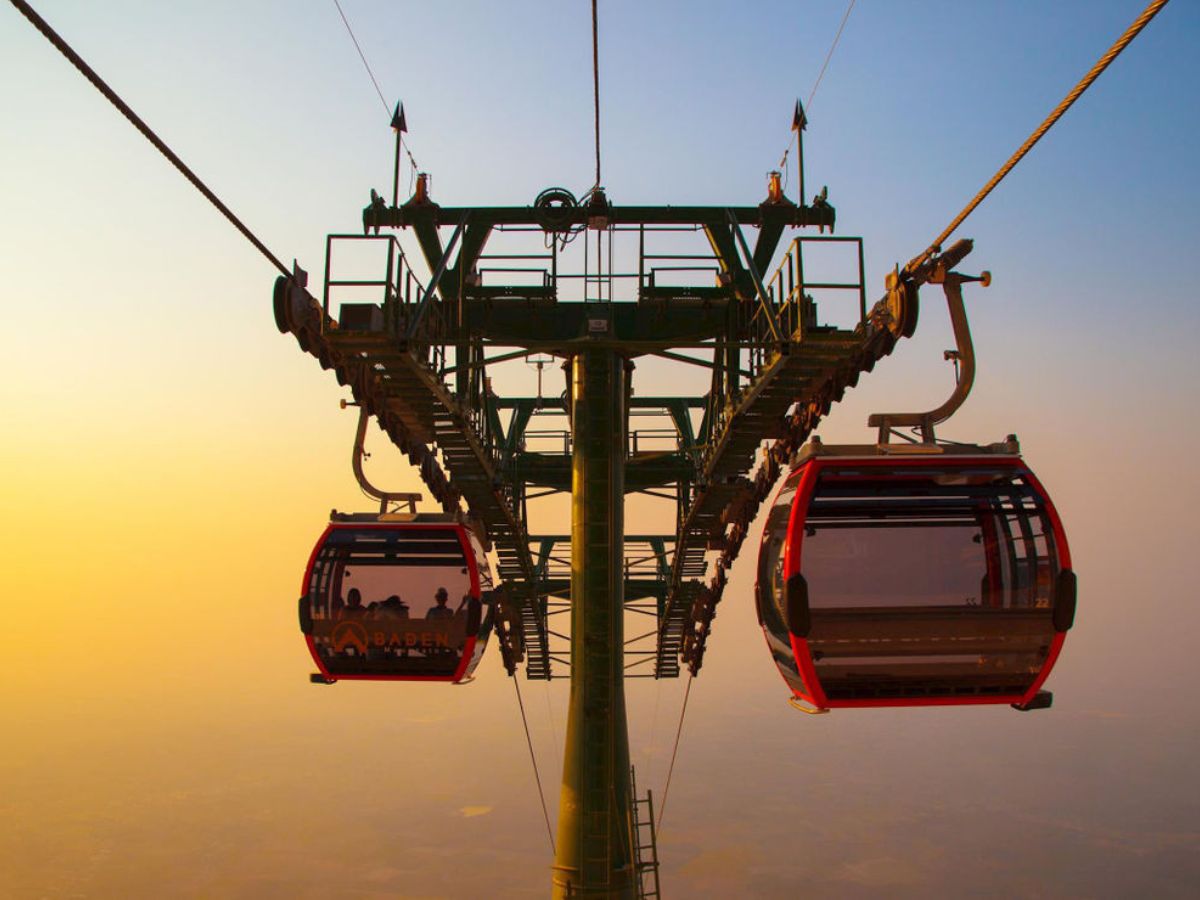 Trải nghiệm cáp treo ngắm toàn cảnh Tây Ninh từ trên cao.