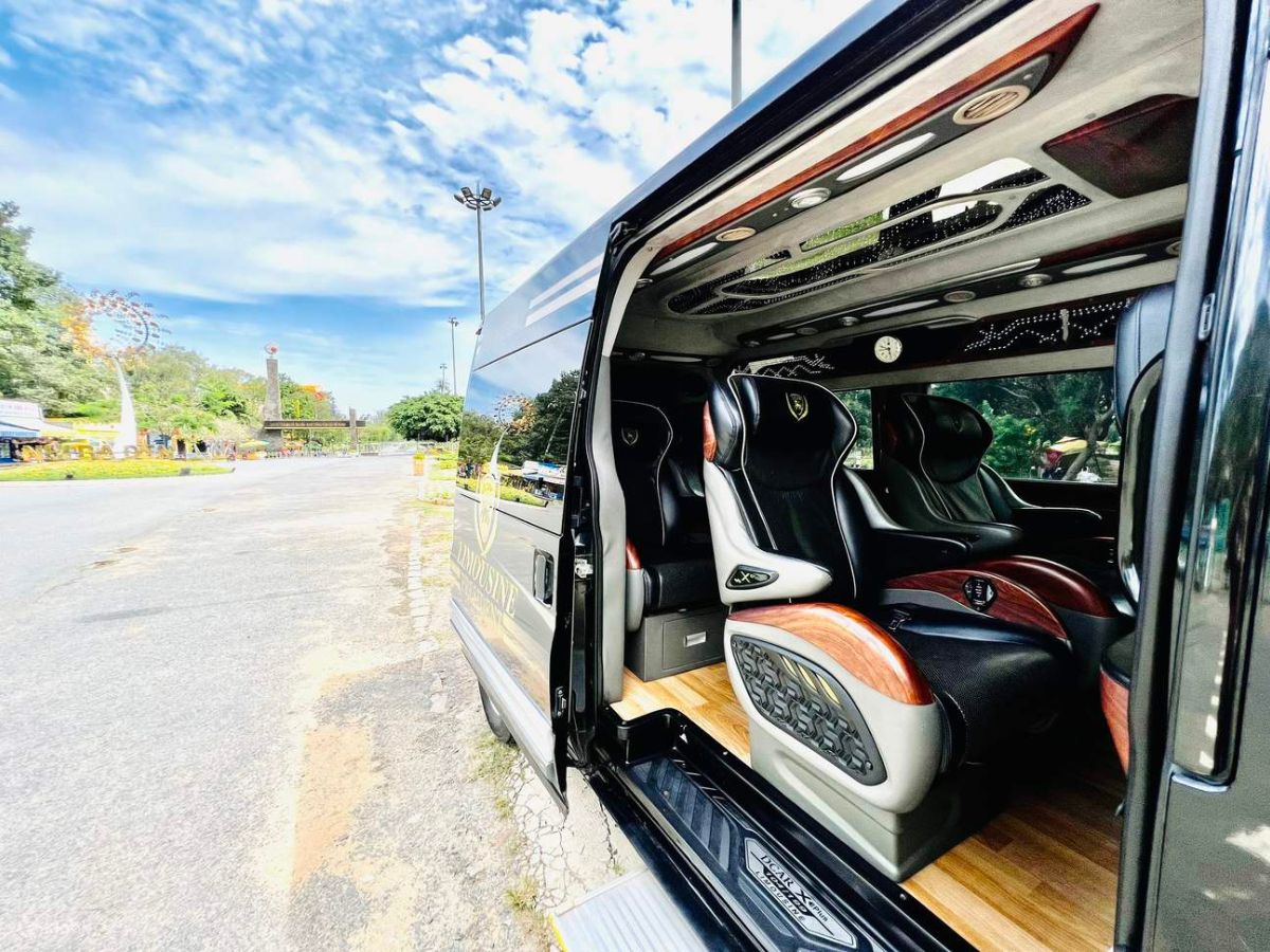Xe Limousine đi núi Bà Đen có nhiều lựa chọn.
