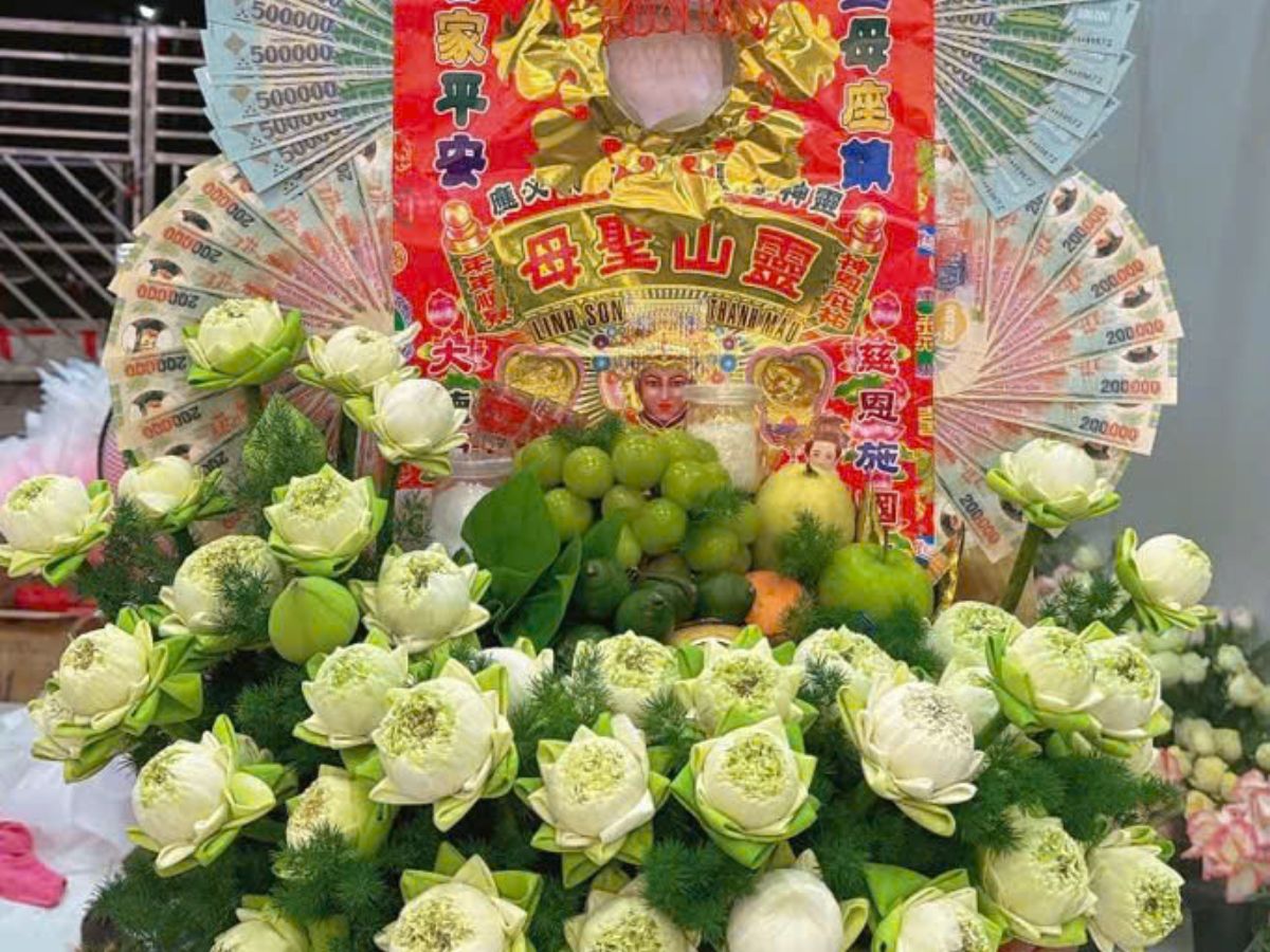 Mâm lễ cúng núi Bà Đen thể hiện lòng thành kính và tùy tâm.