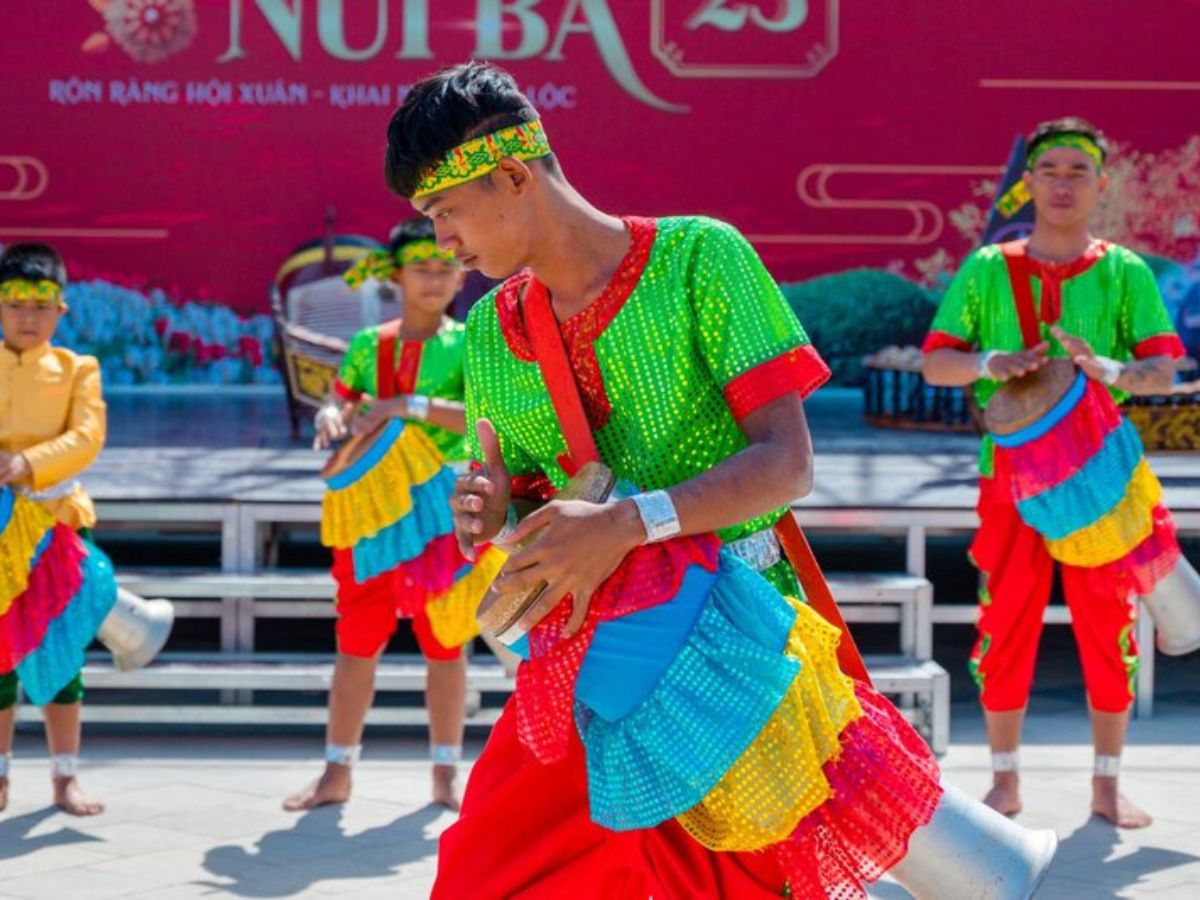 Hội Xuân Tây Ninh thu hút hàng triệu du khách dịp đầu năm.