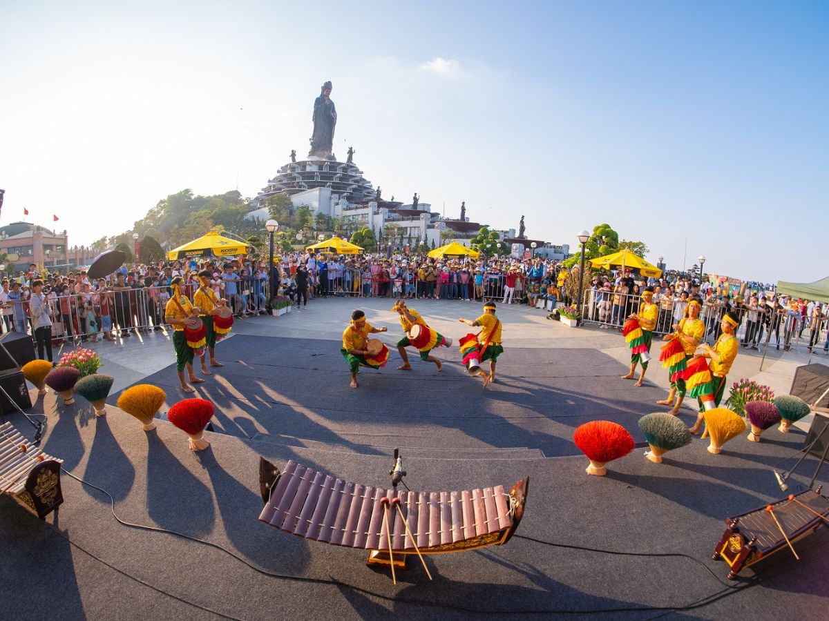 Du khách nên lên lịch và đặt vé dịch vụ trước khi du xuân Tây Ninh.