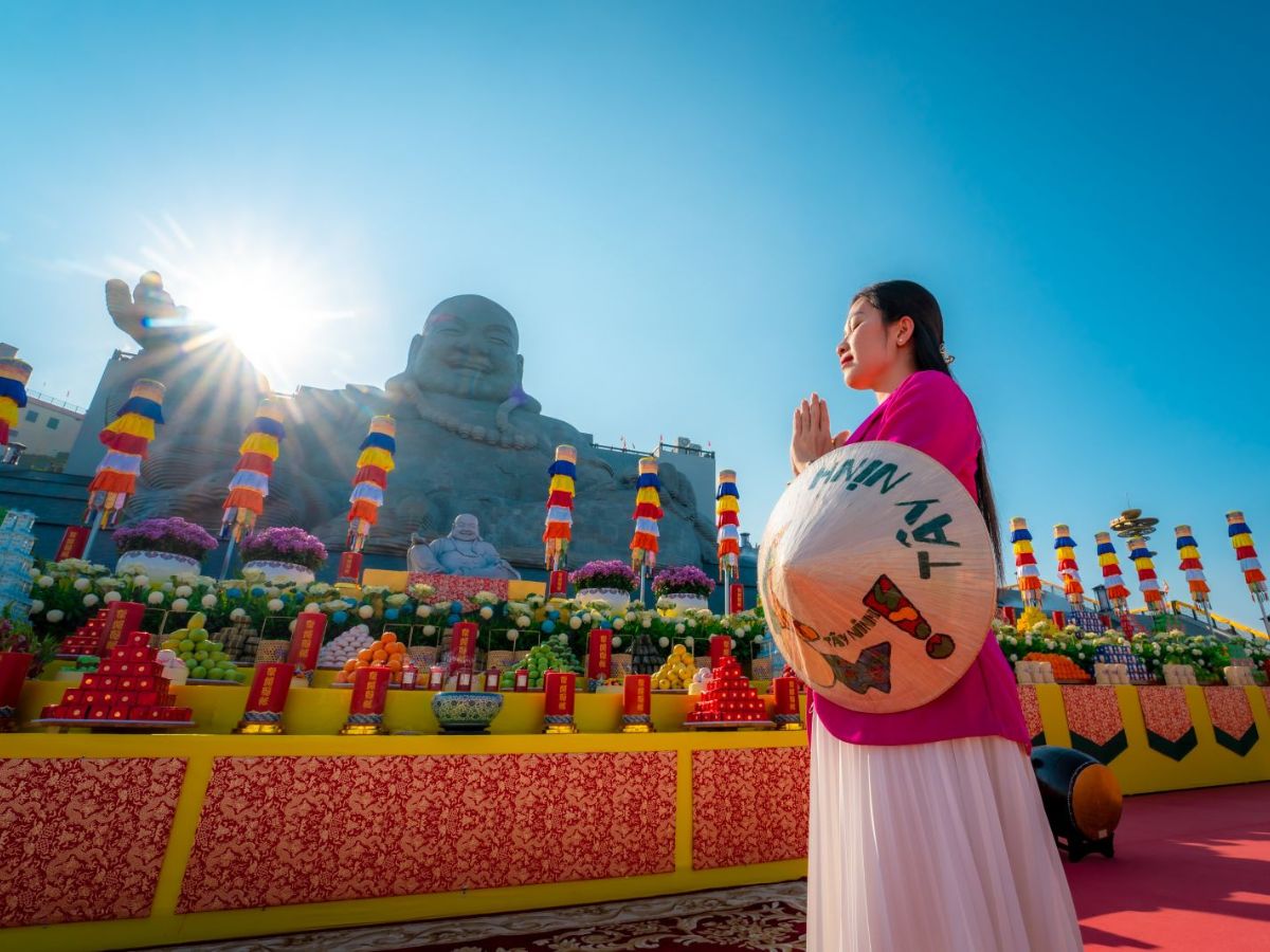 Lên lịch trình và đặt vé trước giúp tour du xuân Núi Bà Đen thuận lợi.